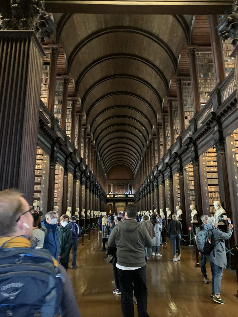 Long Room, Old Library, Trinity College Dublin: barrel-vaulted ceiling and ancient book collection.